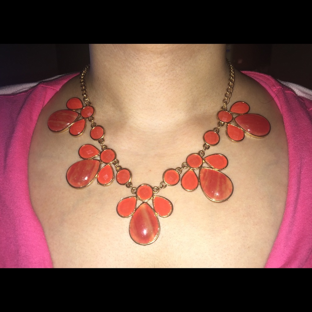 Adjustable flower necklace - Picture 3 of 3